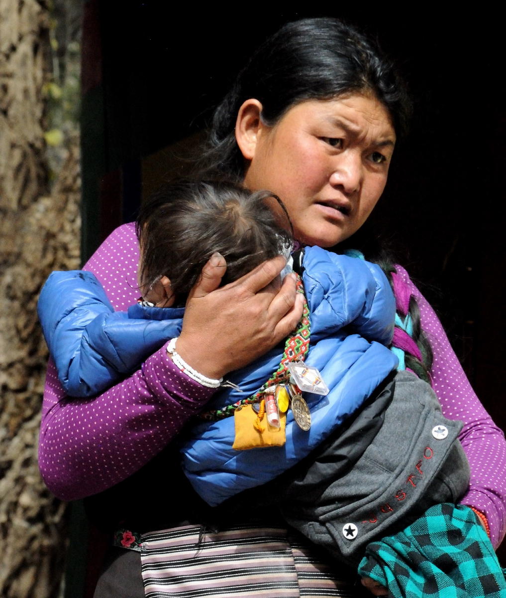 DSC_0213A - Tibetan Mother and Child