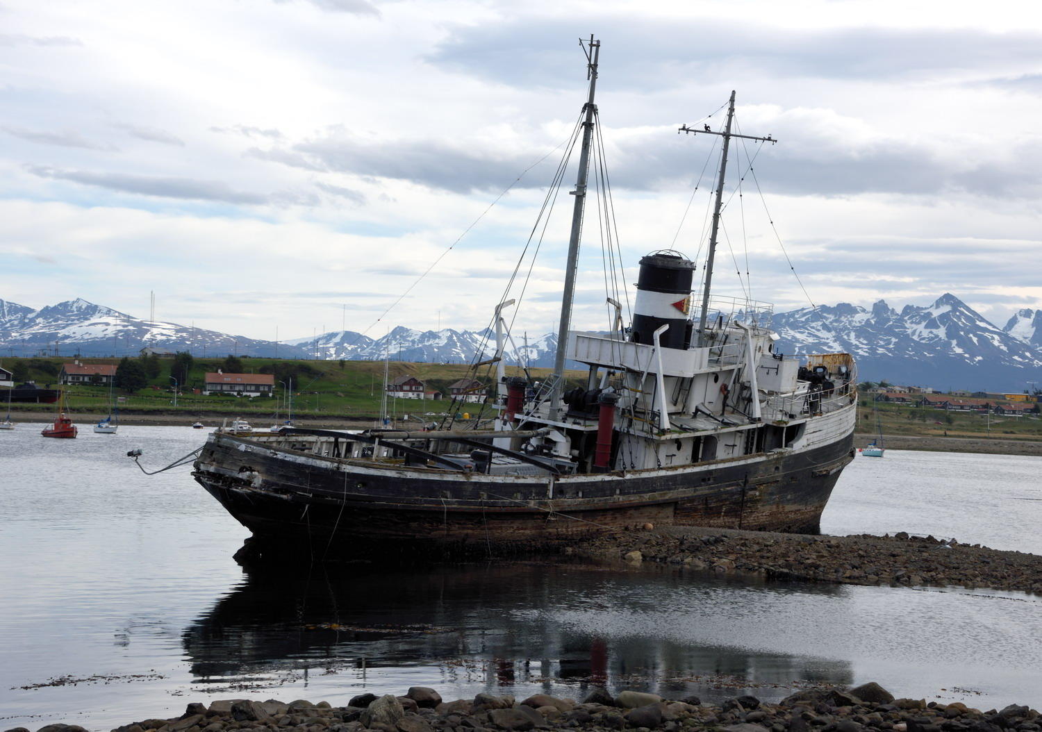 DSC_9397_1A1 - Run A Ground In Ushuaia Harbor