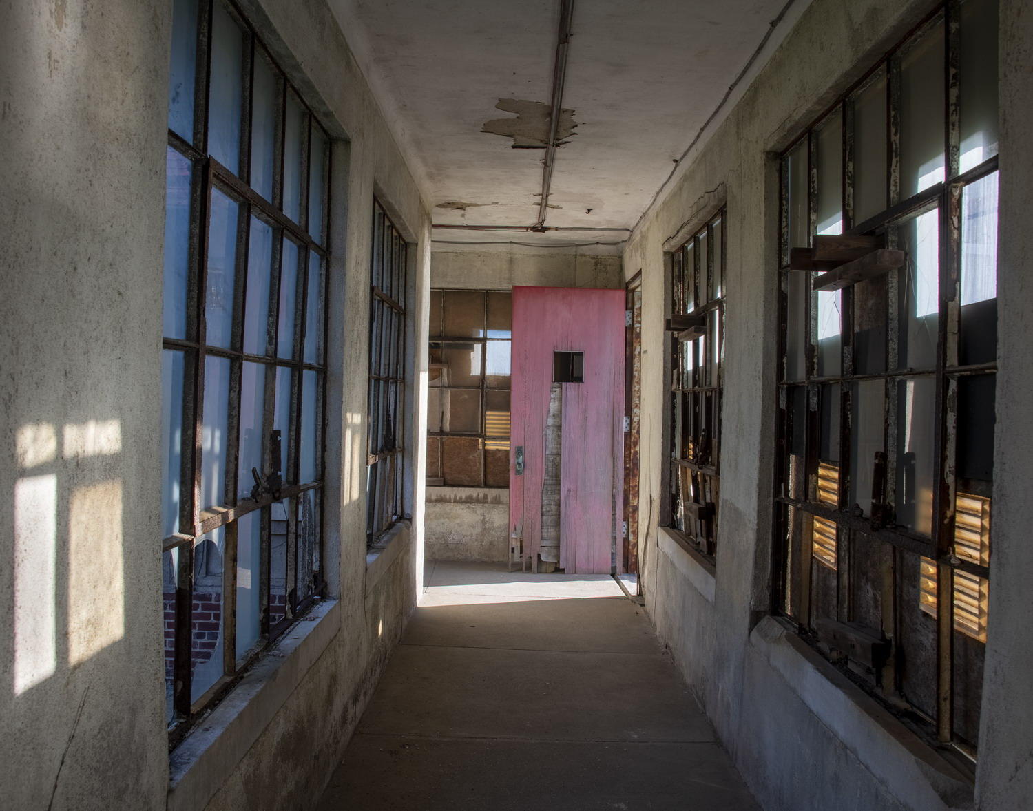 DSC_6719-HDR_2 - Purple Door Corridor