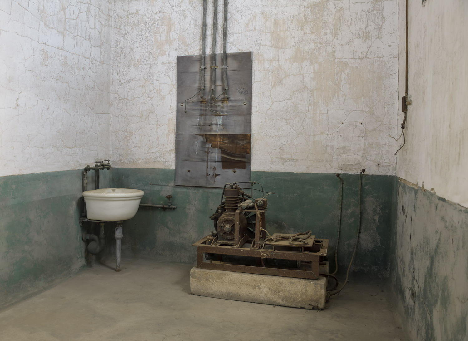 DSC_6901_1A2 - Morgue Prep Room Island 3