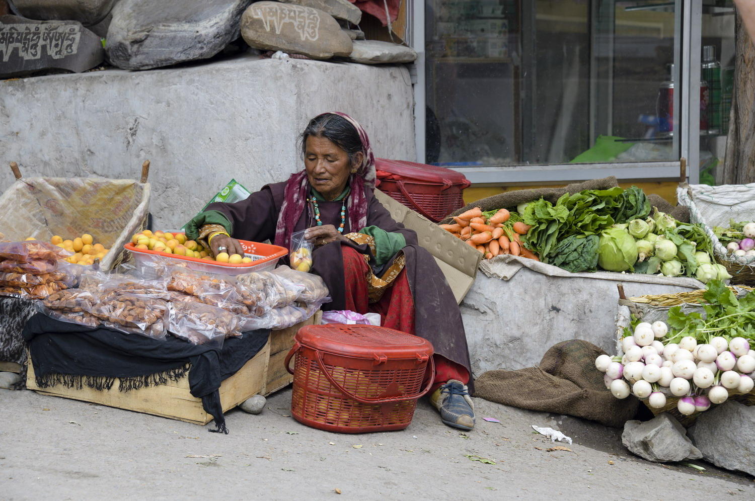 DSC_1036_1A2 - Produce Seller (Khalsi)