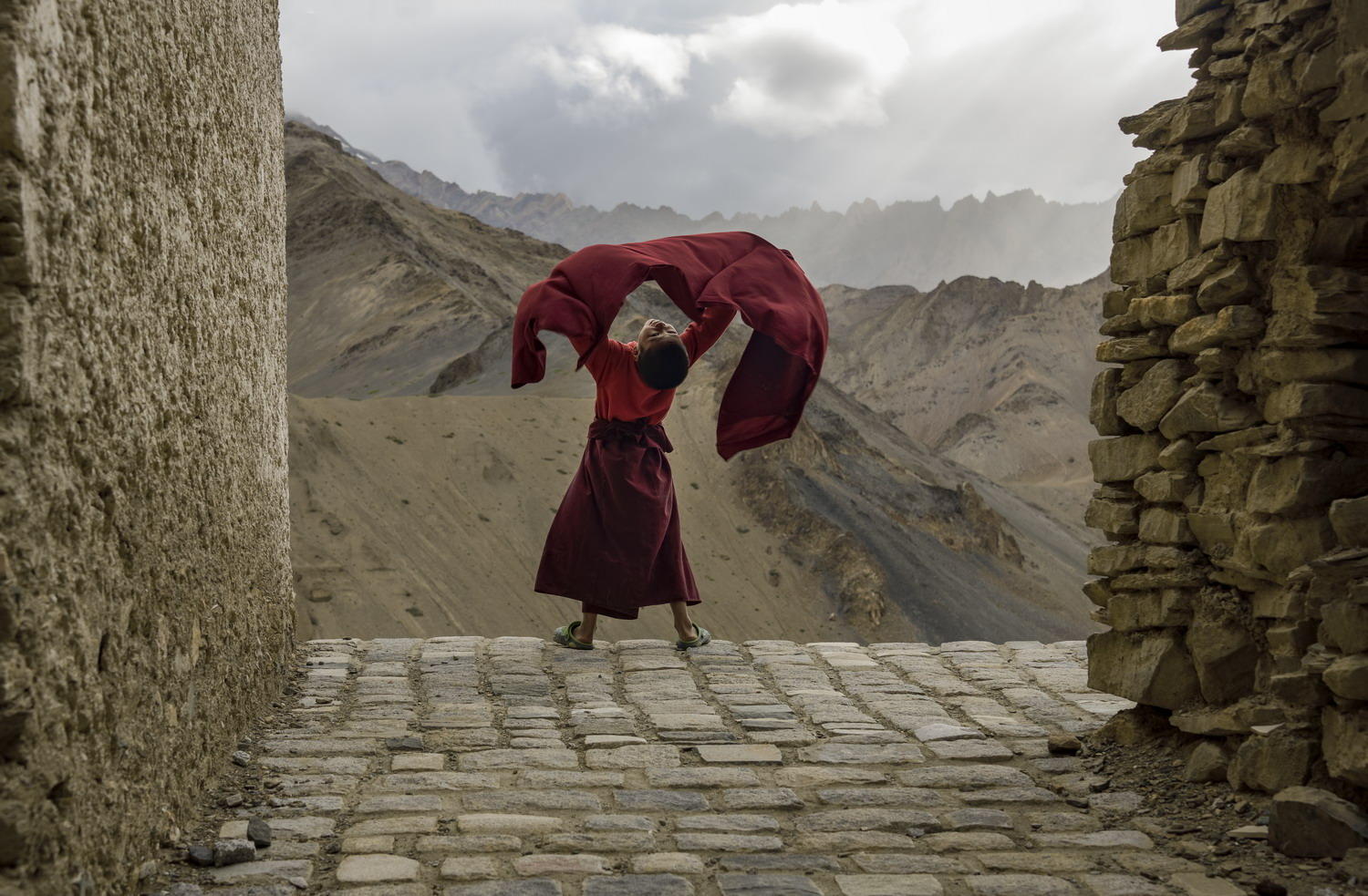 DSC_2020_1A2 - Into the Wind (Lamayuru Monastery)