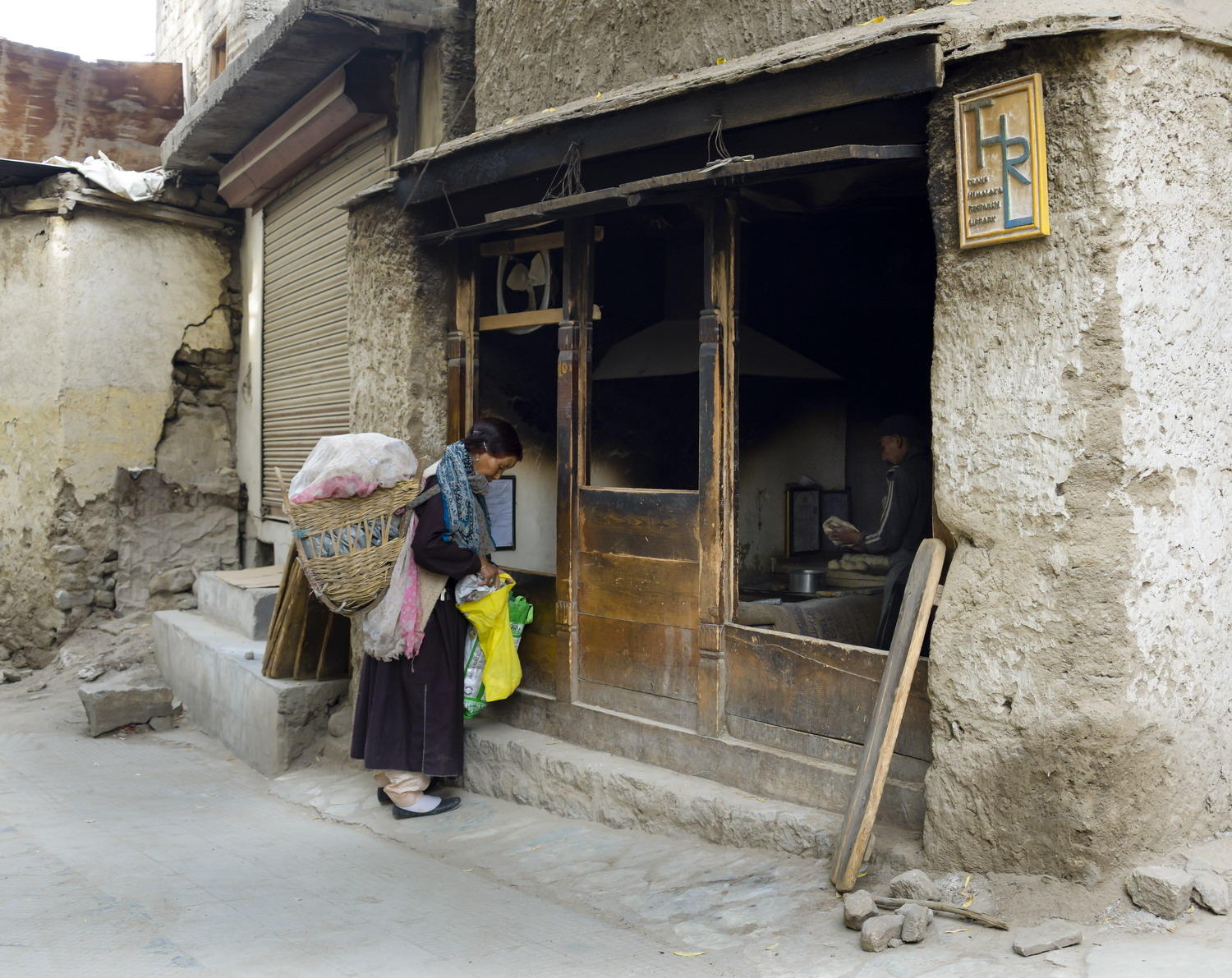 DSC_4901_1A2 - Morning Stop at the Bakery (Leh)