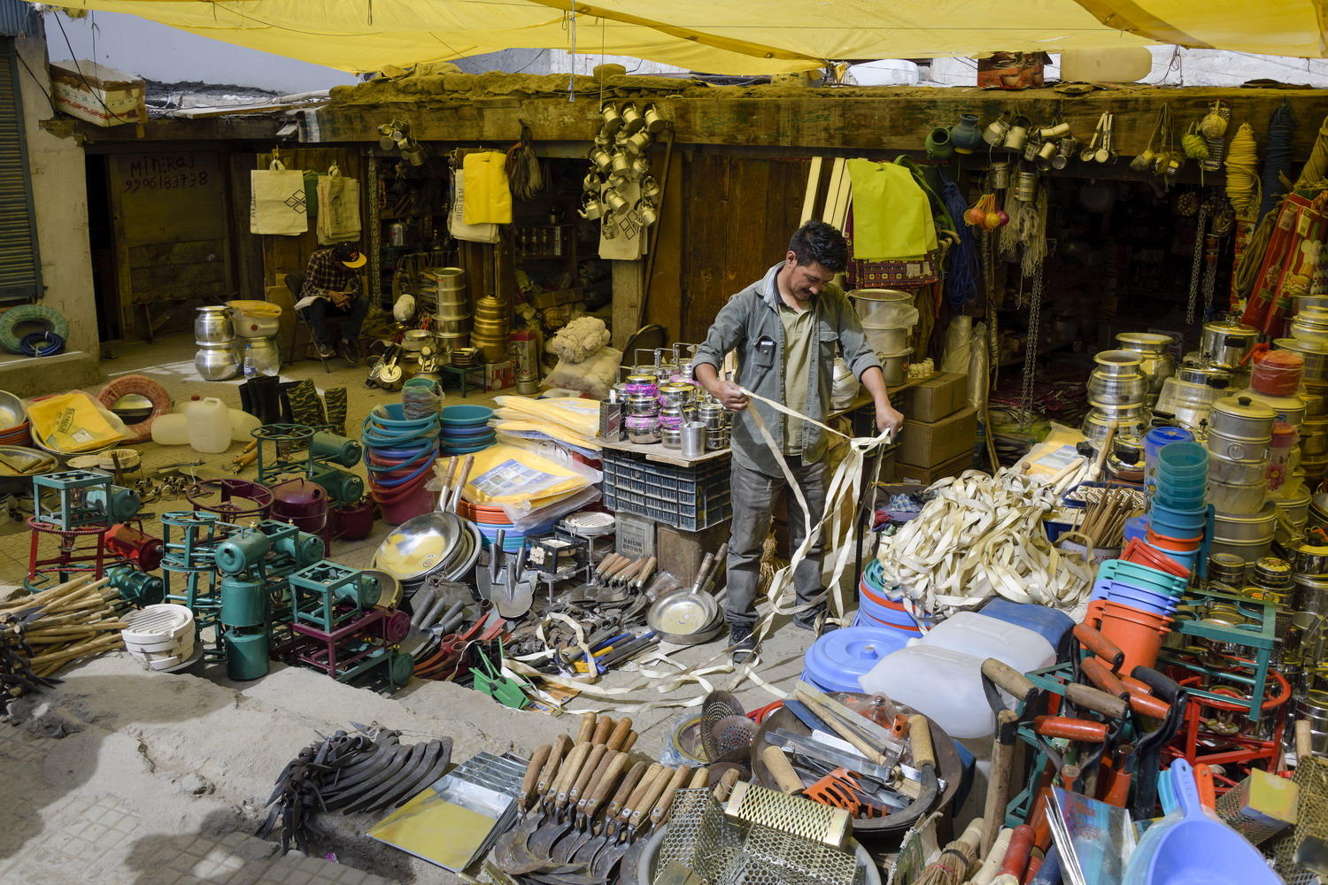 DSC_5166_1A2 - Hardware Store (Leh)