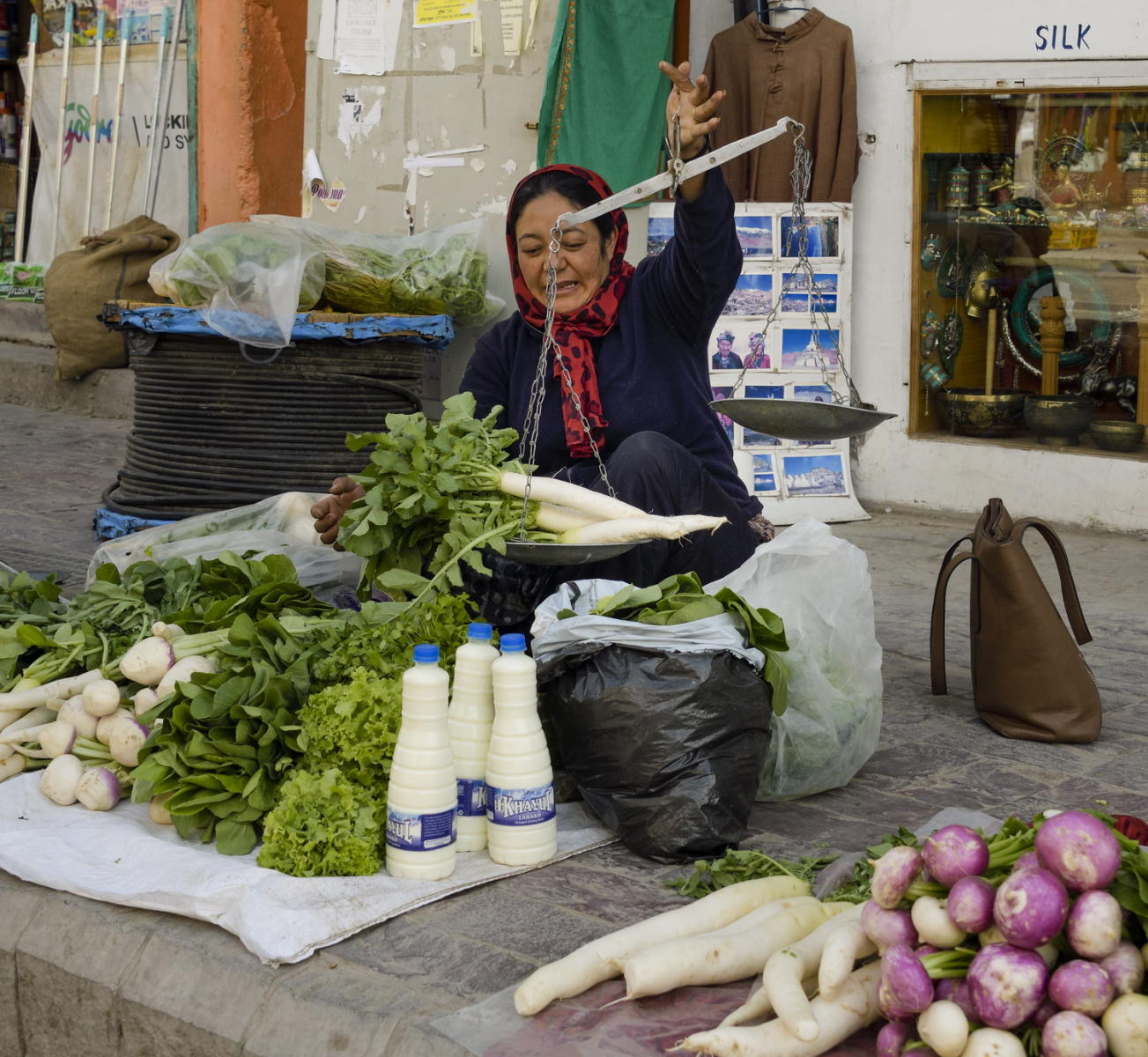 DSC_5272_1A2 - Weighing Parsnips (Leh)