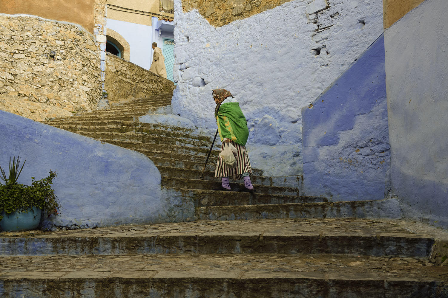 DSC_8102_1A2 - Climbing the Stairs (Chefchaouen)