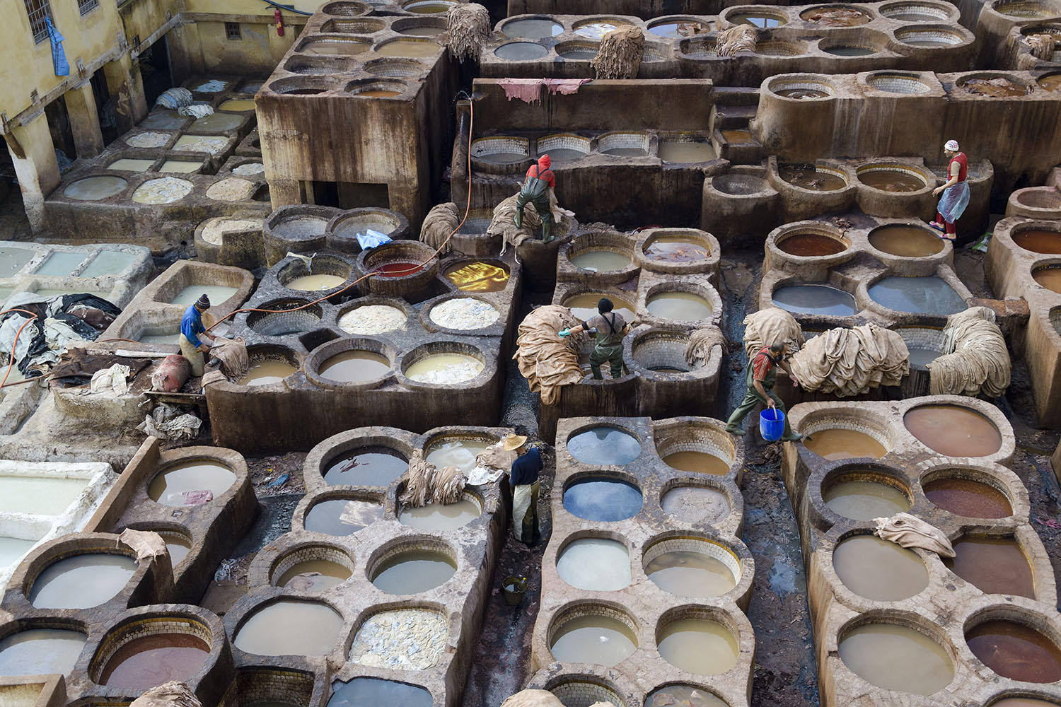 DSC_9288_1A2 - Chouara Tannery Workers (Fes)